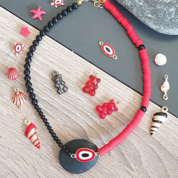 Necklace - Picture 1 of 2